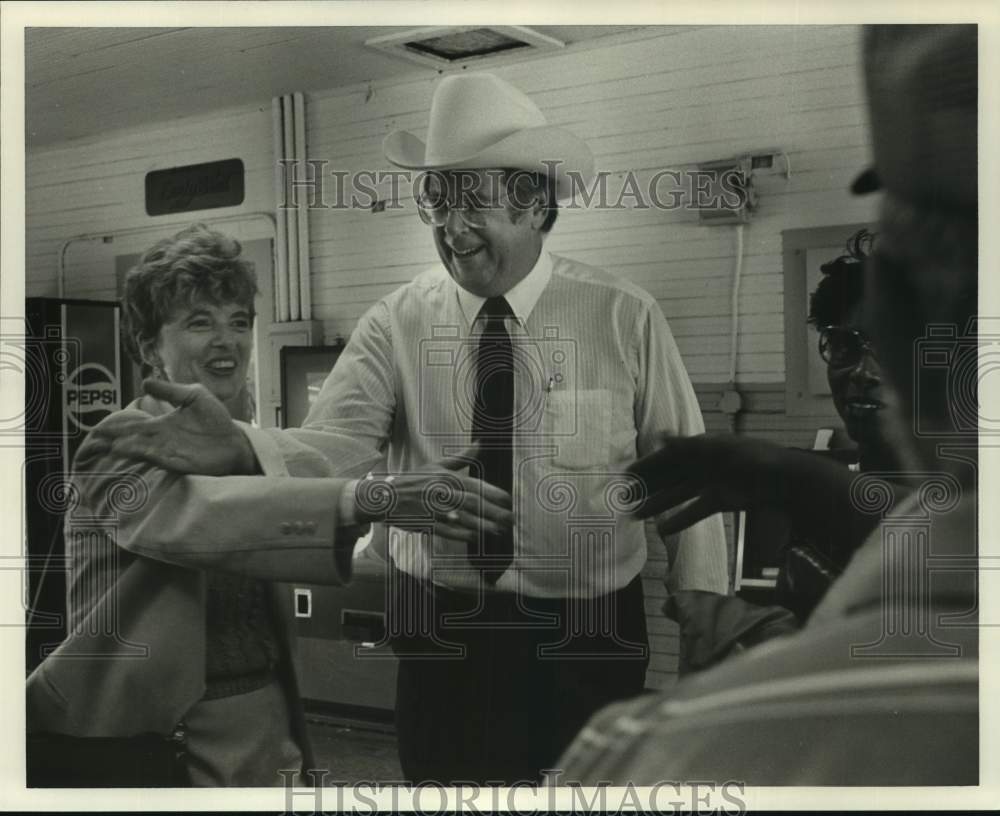 1986 Press Photo Ann & David Brennan shaking hands with folks, Gulf States Steel - Historic Images