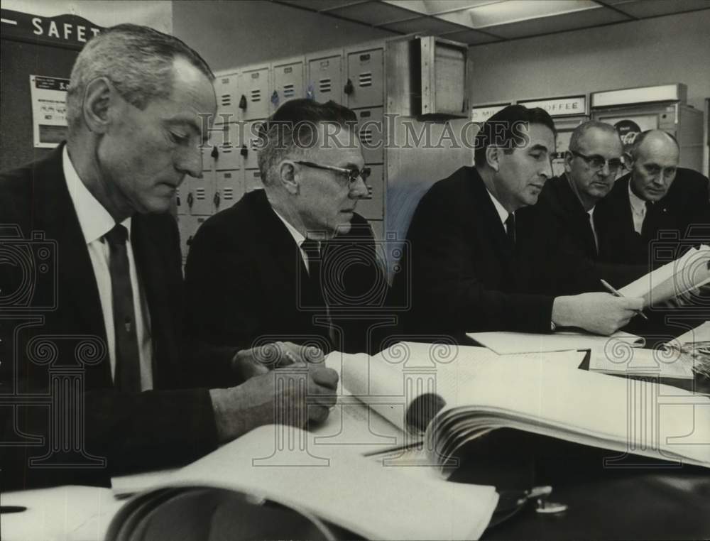 1968 Press Photo Union Representatives Check Proposals - abna43441 - Historic Images