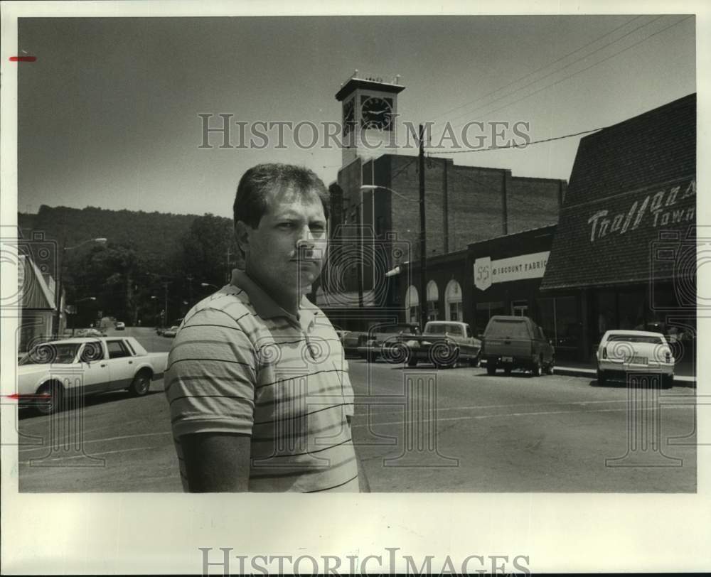 1988 Press Photo Gary Bowen, Collinsville Police Chief - abna43456 - Historic Images