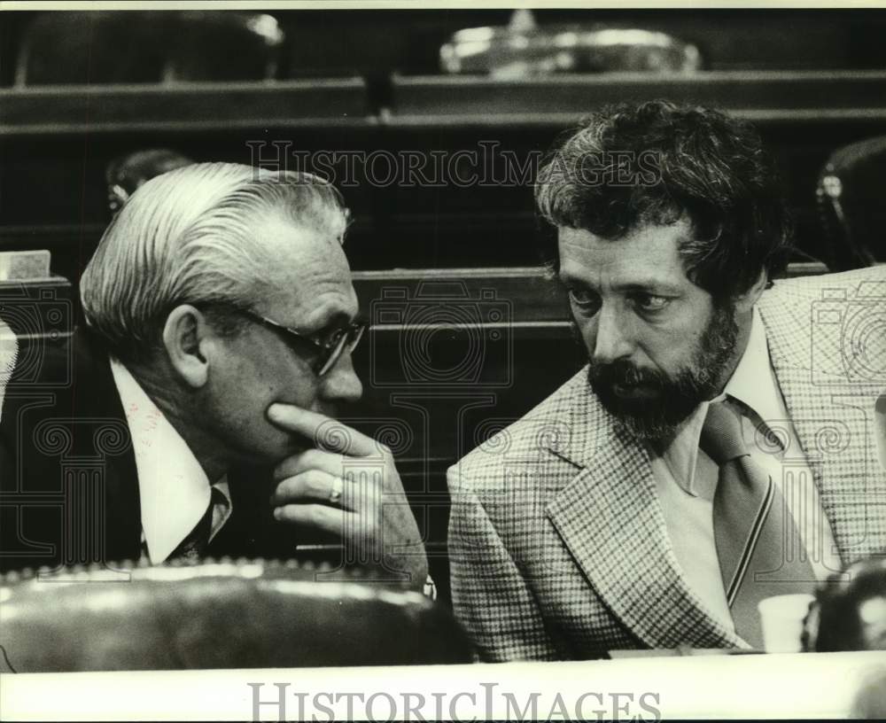 1979 Press Photo W. C. Bowling, Alabama Politician, talks to another - Historic Images