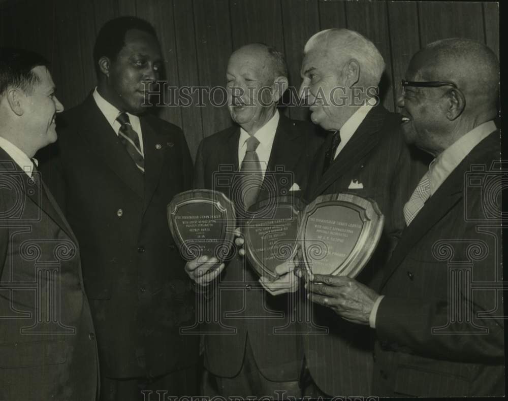 1972 National Urban League Director Speaks with &quot;Pioneers&quot; - Historic Images