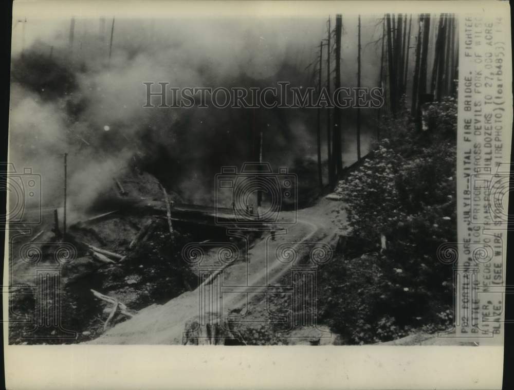 1945 Press Photo Fire Fighters Battle Forest Fire at Log Bridge on Wilson River - Historic Images