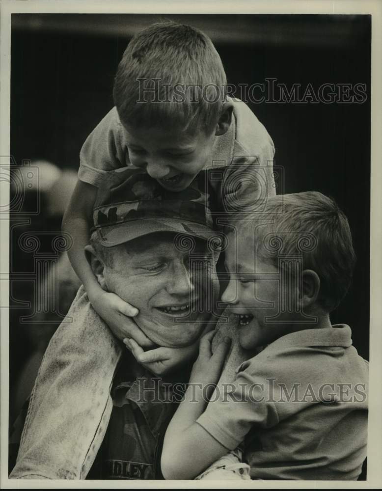 Press Photo Oneonta Guard unit returns from gulf war. Father greets his two sons - Historic Images