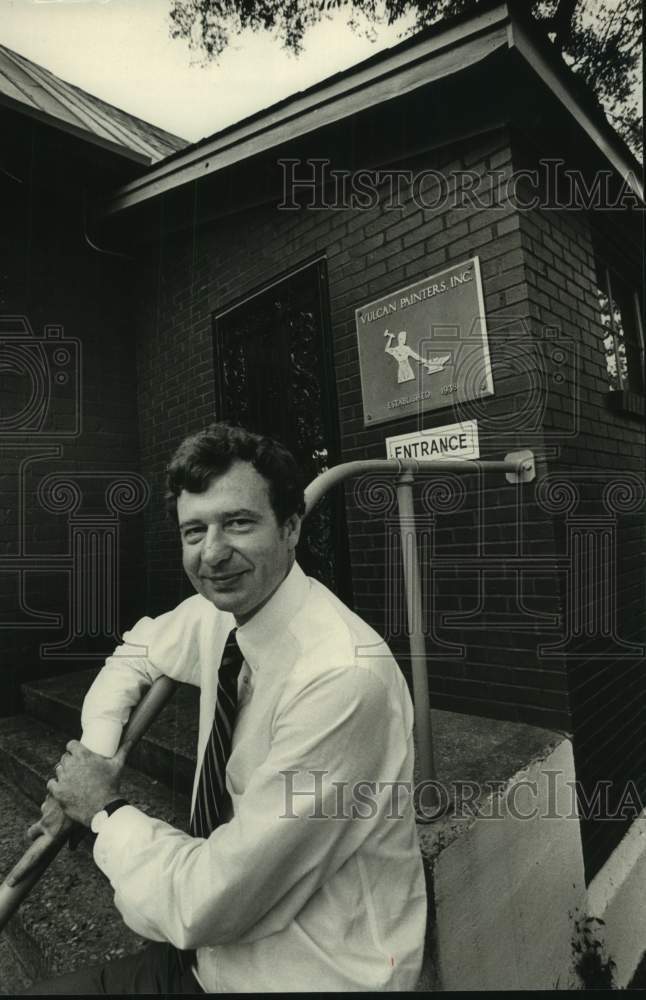 1984 Press Photo David Boyd in Front of Vulcan Painters, Inc. New Headquarters - Historic Images