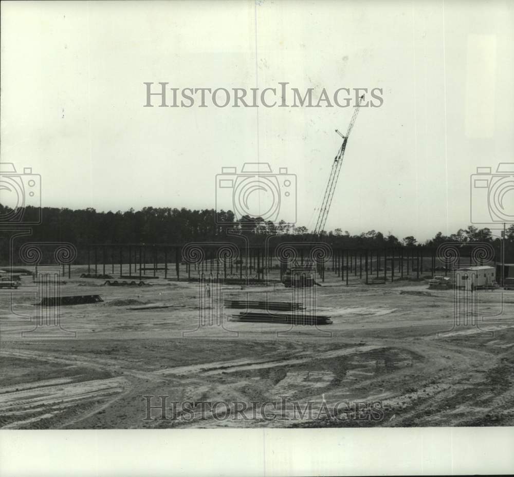 Press Photo Jubilee Mall being built near Daphne, Alabama, ext. shot with crane - Historic Images