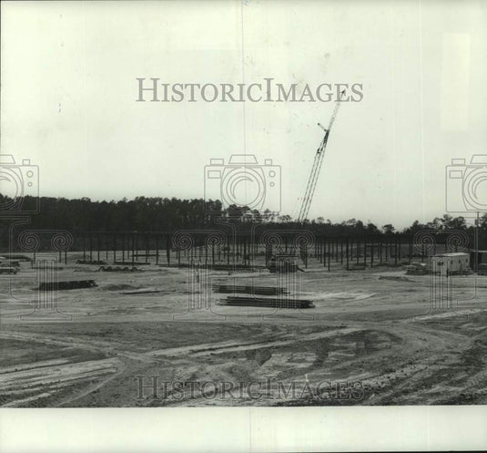 Press Photo Jubilee Mall being built near Daphne, Alabama, ext. shot with crane - Historic Images
