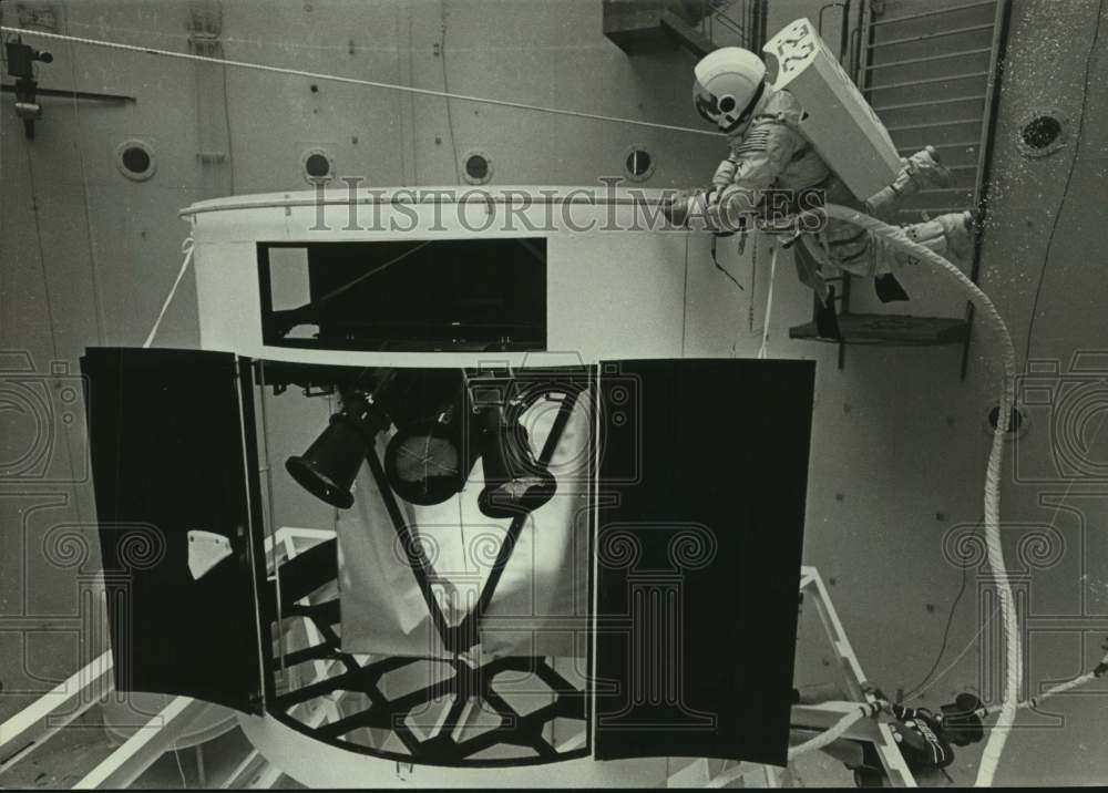 1979 Press Photo Astronaut at Marshall Space Flight Center, Alabama - abna43807 - Historic Images