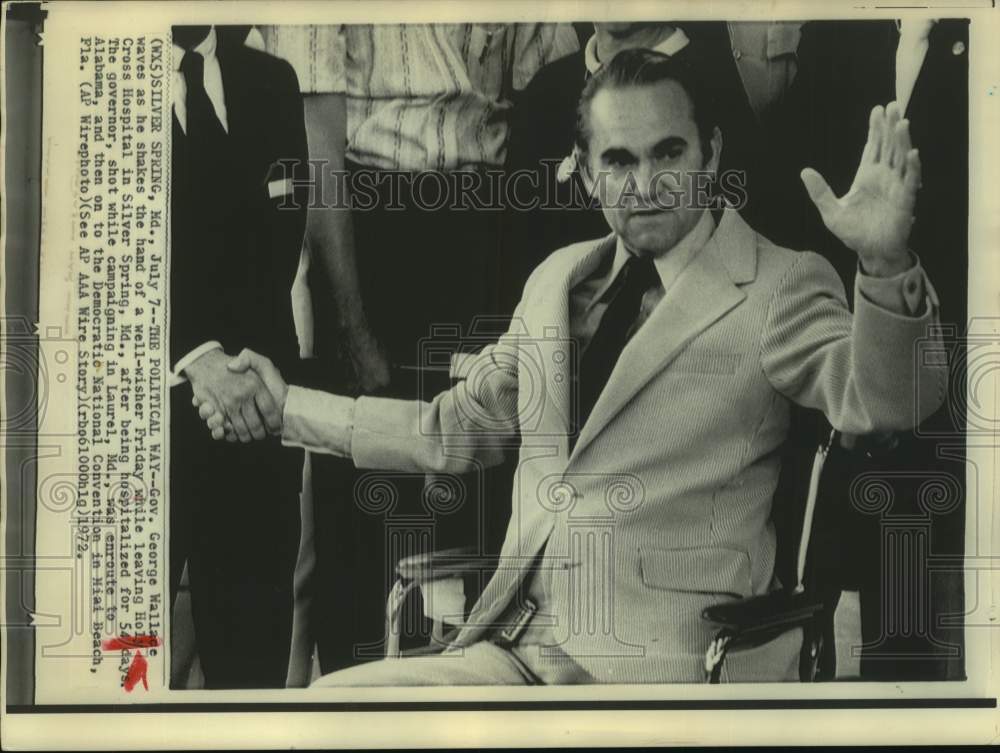 1972 Press Photo George Wallace, candidate for President, shakes hands - Historic Images