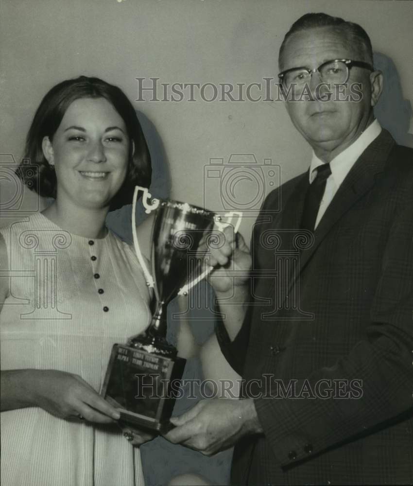 1968, Bessemer High&#39;s Terri Thomas is Winner of John B. Harris Award - Historic Images