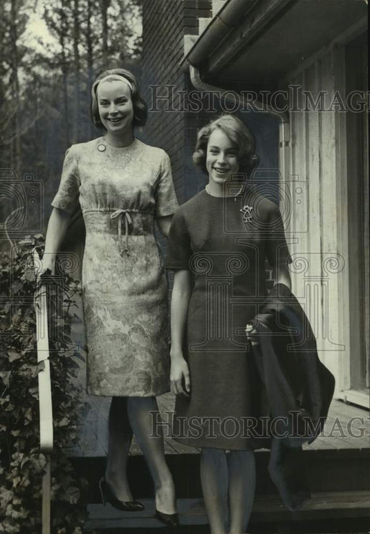 1965 Press Photo Mrs. J.R. Oden Jr. & daughter Tish Oden on steps - abna43906-Historic Images