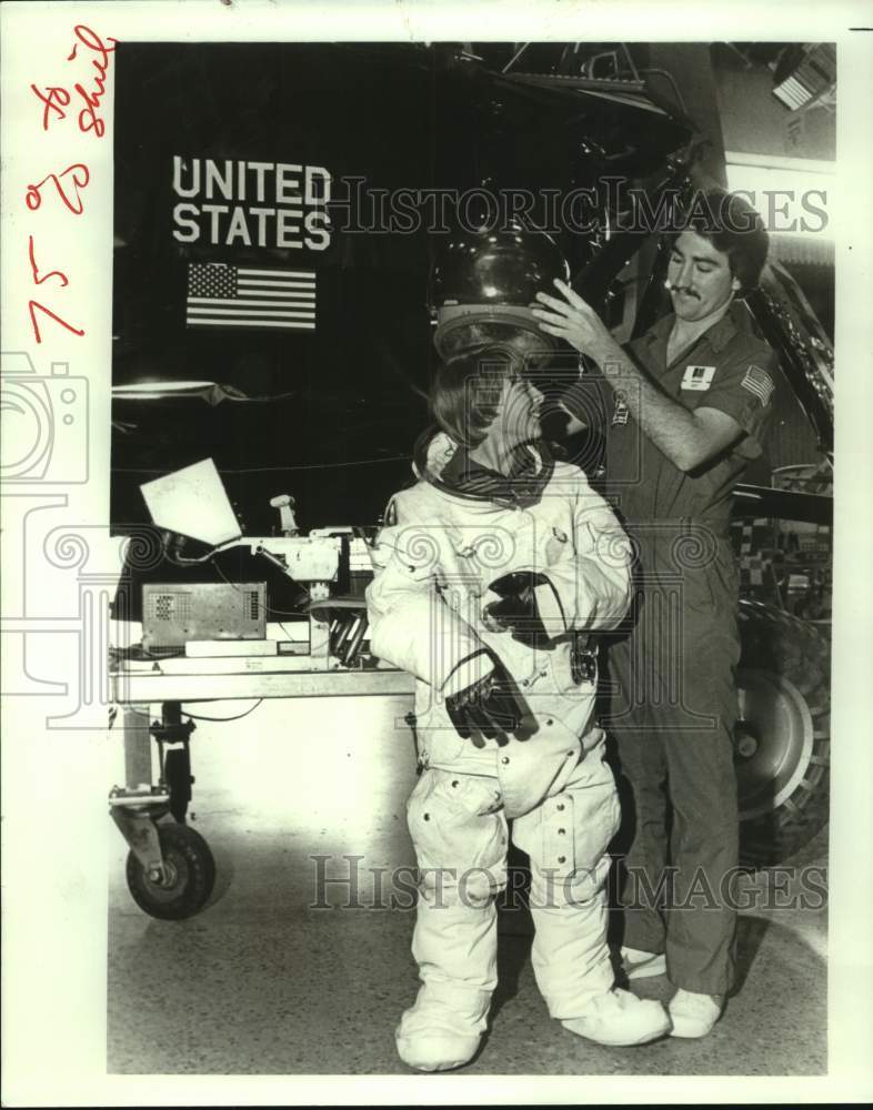 1984 Press Photo Jeff Grizzard Puts Astronaut Helmet on Space Camp Participant - Historic Images