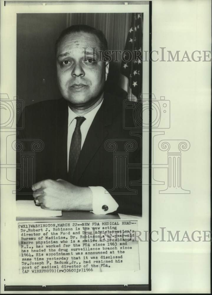 1966 Press Photo Dr. Robert J. Robinson, Food & Drug Administration head - Historic Images