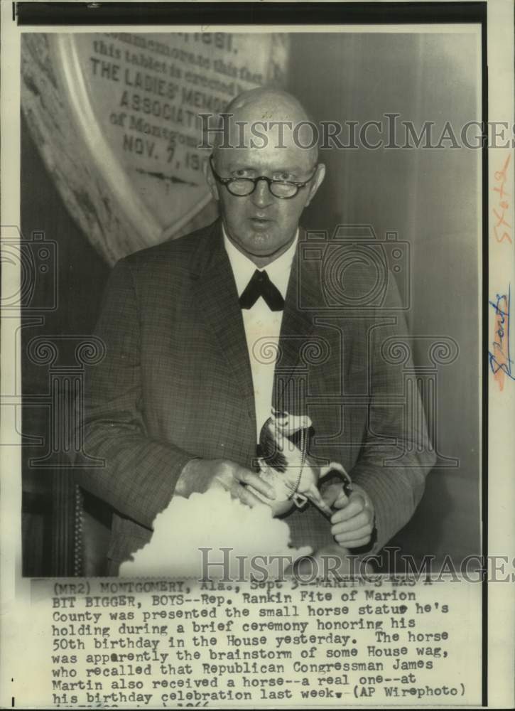 1966 Press Photo Rakin Fite, Alabama state representative with birthday present - Historic Images