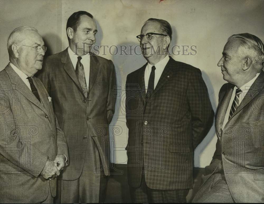 1962 Press Photo W.C. Bowman &amp; others at Chamber of Commerce, Montgomery Alabama - Historic Images