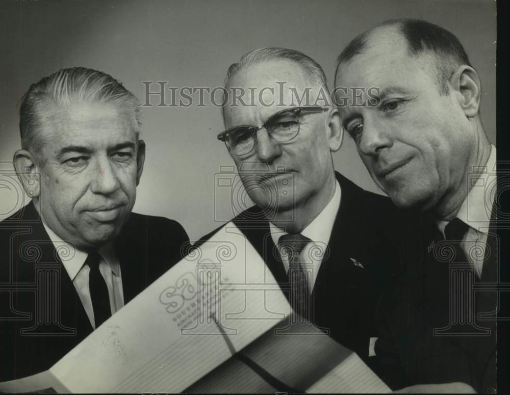 1964 Press Photo Roy Bridges, Automobile Executive & others plan exposition - Historic Images