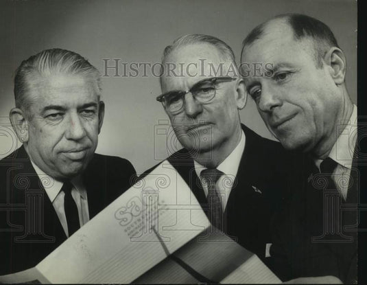 1964 Press Photo Roy Bridges, Automobile Executive & others plan exposition - Historic Images