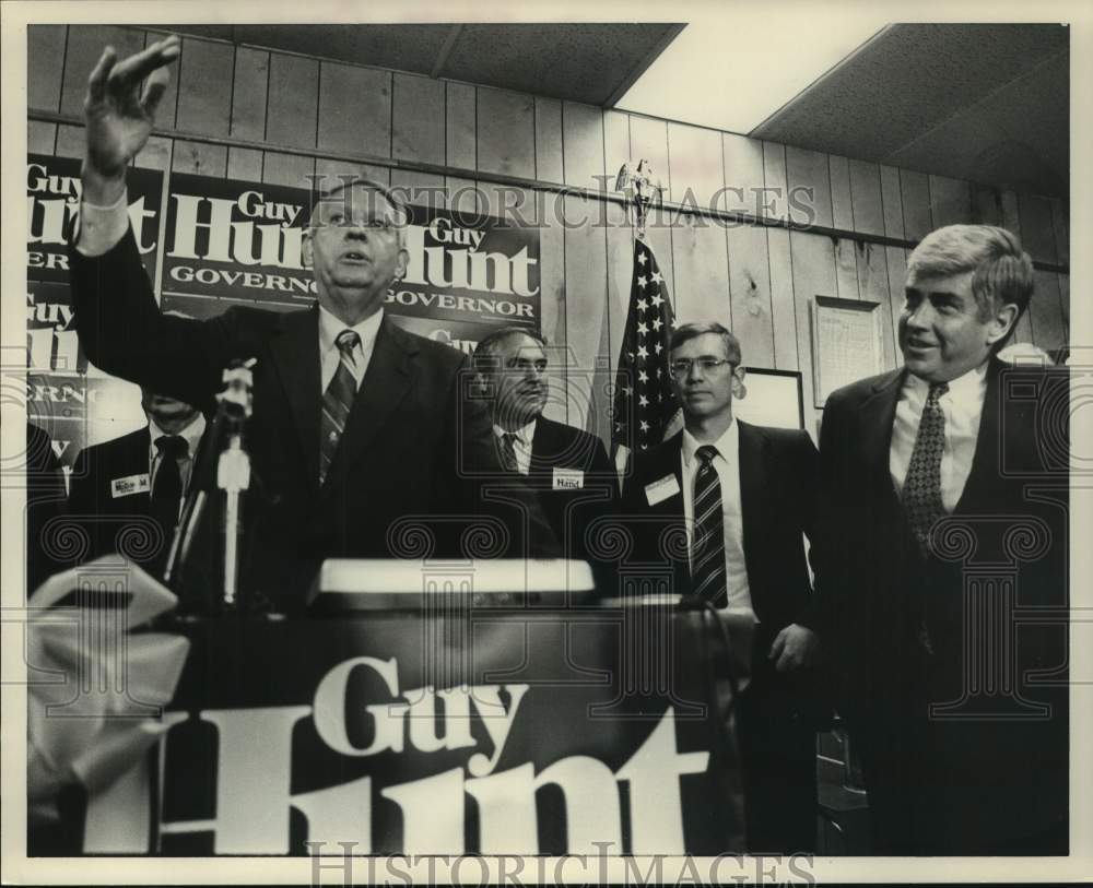 1990 Press Photo Alabama Governor Hunt speaks in Huntsville, Alabama - abna44081 - Historic Images