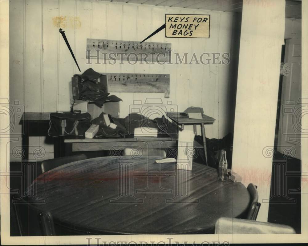 1948 Press Photo Keys for money bags in J.O. Popwell home, Alabama - abna44105 - Historic Images