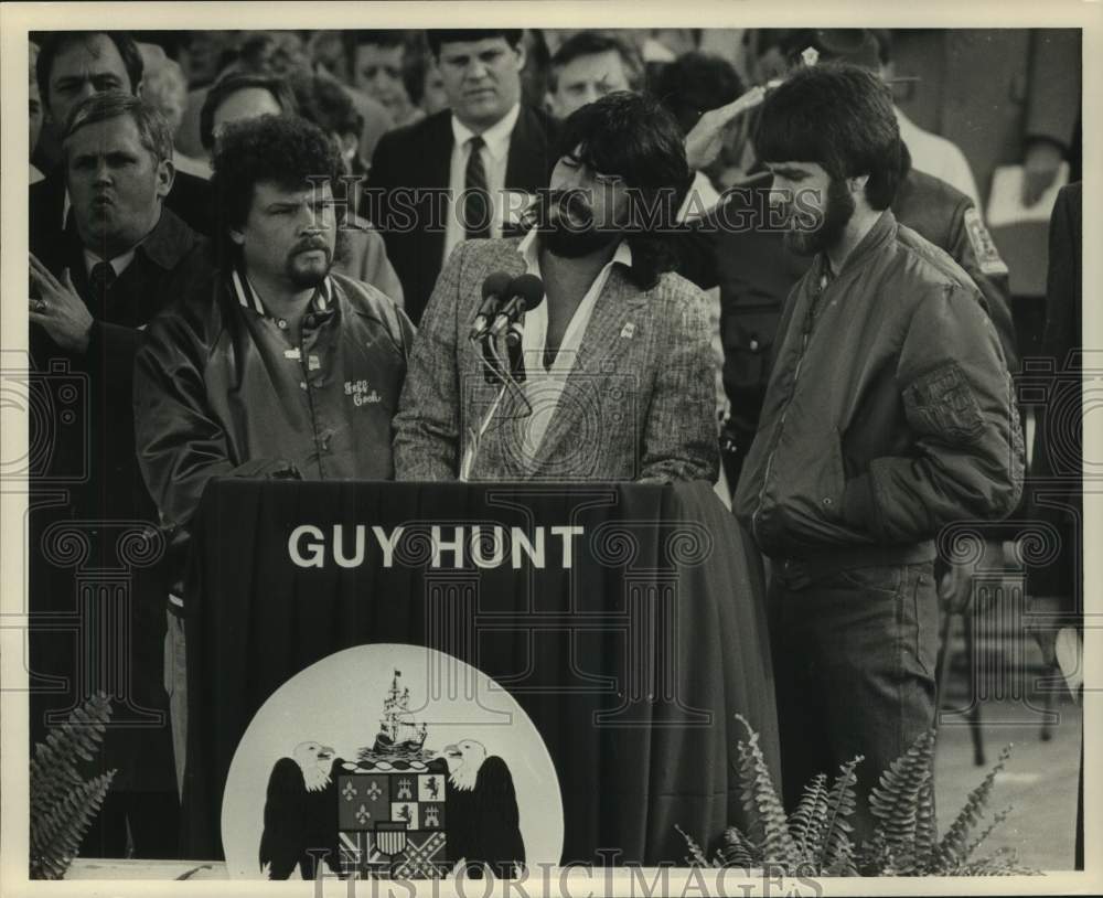 Press Photo Singers at the Inauguration of Guy Hunt Singing National Anthem - Historic Images