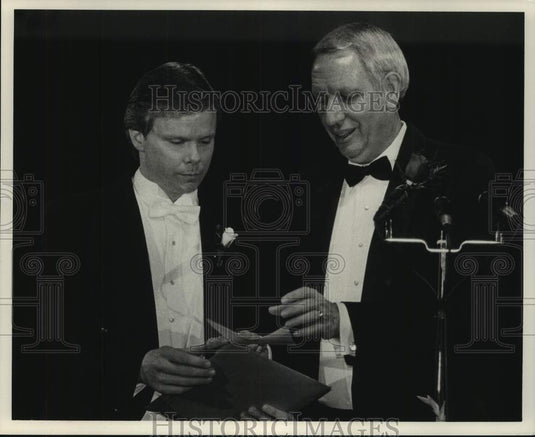 1991 Press Photo Guy Hunt Presented with Gift from President at Inaugural Dinner - Historic Images