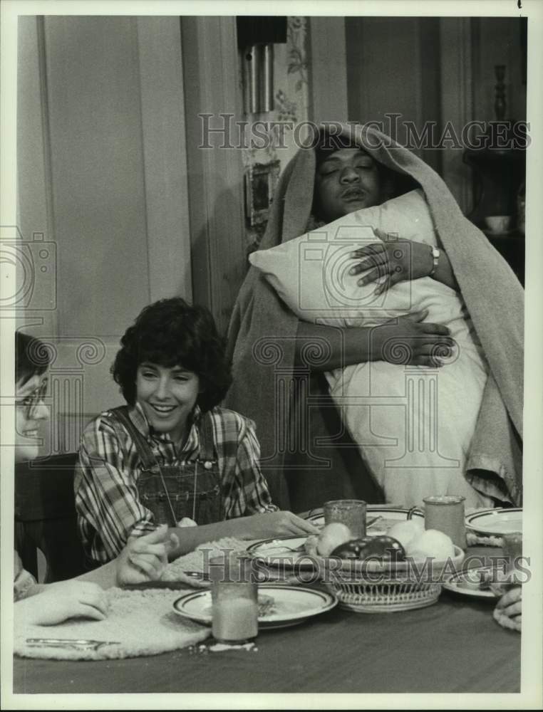 1983 Press Photo Nell Carter & Lauri Hendler of "Gimme A Break" on NBC - Historic Images