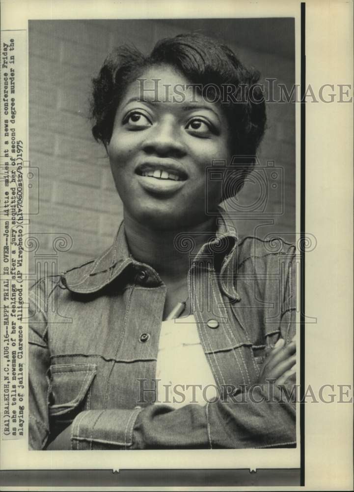 1975 Press Photo Joan Little Happy After Jury Acquitted Her of Murder Charges - Historic Images