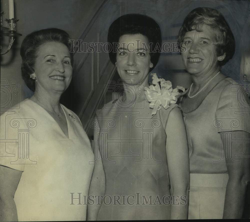 1970 Press Photo Mrs. Albert Brewer, wife of Governor of Alabama &amp; others at tea - Historic Images