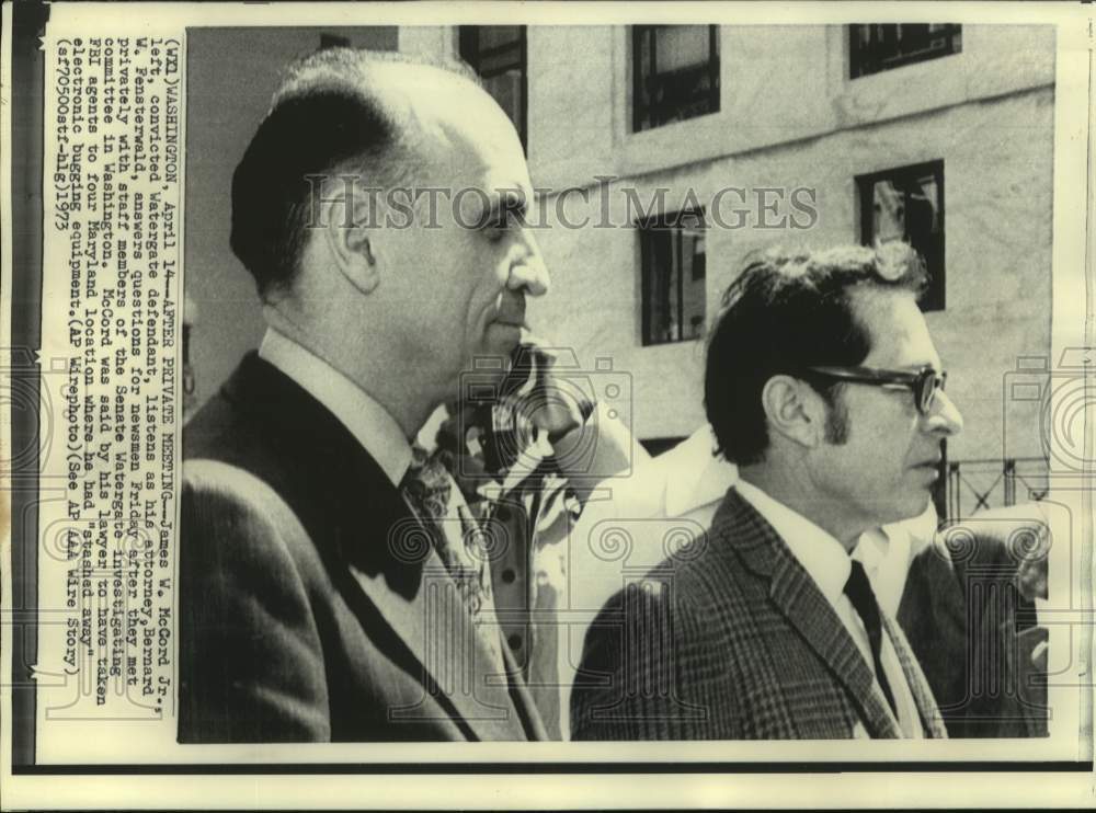 1973 Press Photo James W. McCord Jr., Watergate Defendant, With His Attorney - Historic Images
