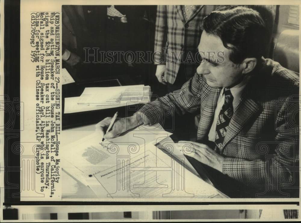 1975 Press Photo John McFall, House Majority Whip & Acting Speaker, Signs Bill - Historic Images
