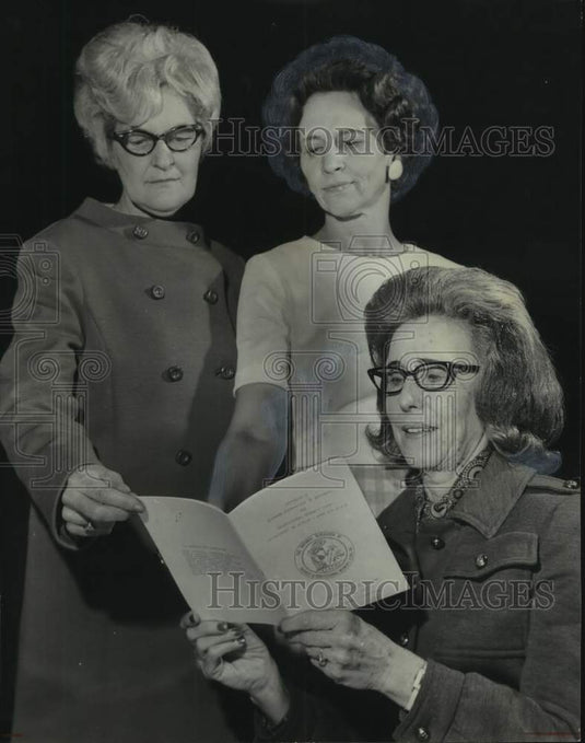 1973, Mrs. Virgie Johnson & others of Birmingham Professional Women - Historic Images