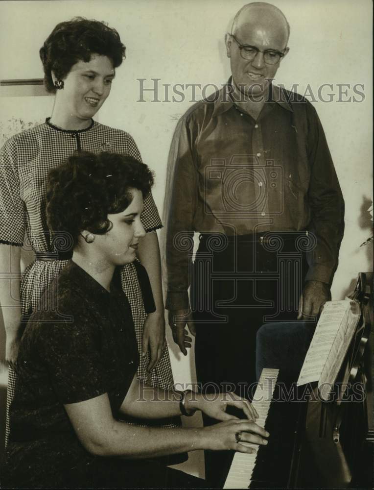 1962, Marvin Gregory &amp; family at piano in Marshall County, Alabama - Historic Images