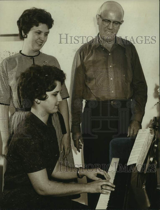 1962, Marvin Gregory & family at piano in Marshall County, Alabama - Historic Images