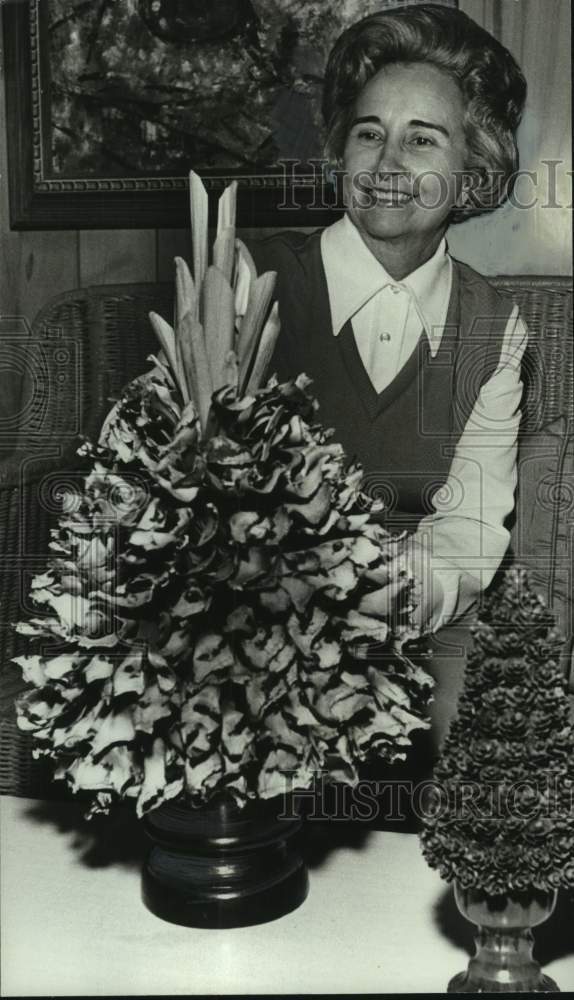 1973, Mrs, Harvey Hooks with handmade Christmas tree - abna44528 - Historic Images