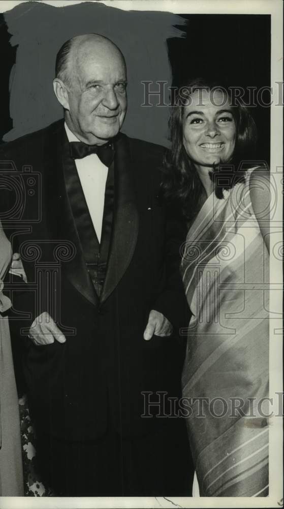 1966 Architect Edward D. Stone and woman at gathering - Historic Images