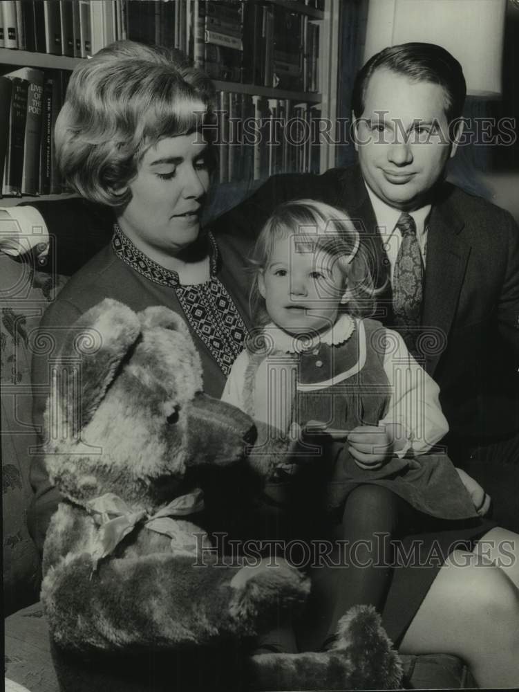 1968, Mr. and Mrs. Thomas Johnston &amp; daughter from Virginia - Historic Images