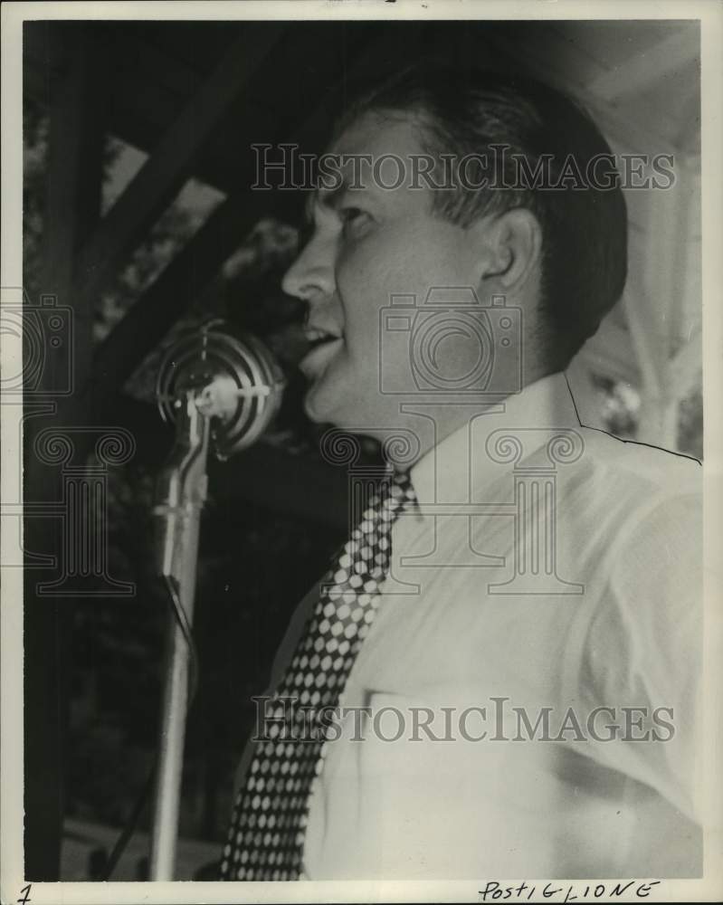 1951 Representative Kenneth A. Roberts giving speech - Historic Images