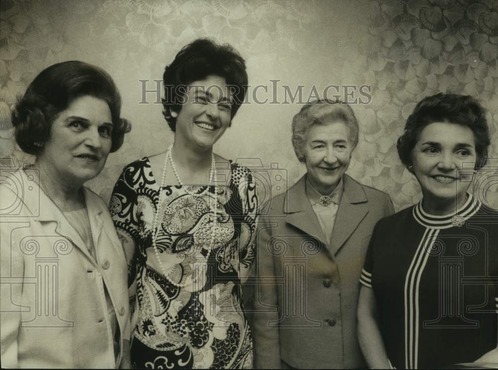 Press Photo Mrs. Allen Rushton &amp; other Opera Guild clubwomen,Birmingham, Alabama - Historic Images