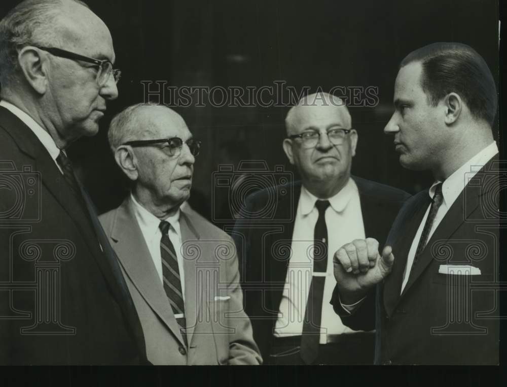 1961 Press Photo Senator Ryan deGraffenried and Birmingham Businessmen - Historic Images