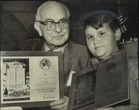 1970, Isadore Pizitz gets Freedoms foundation award, Birmingham - Historic Images