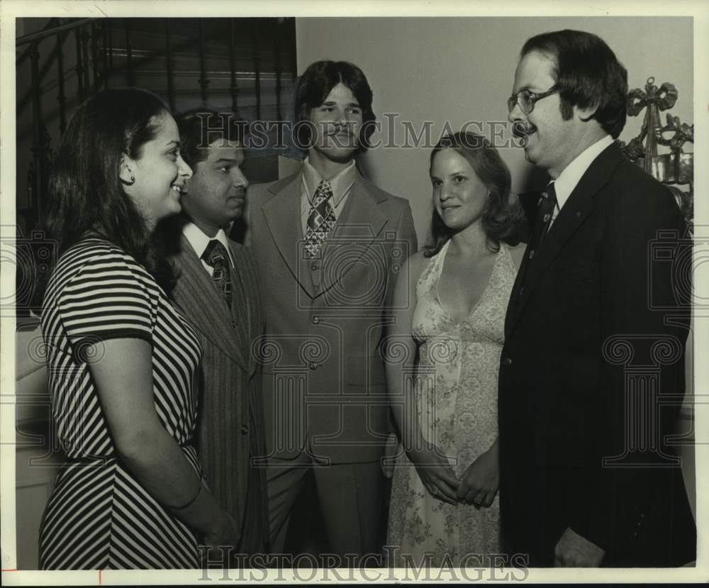 1978 Press Photo Judge Malcolm Street Jr. Explains United States Judicial System - Historic Images