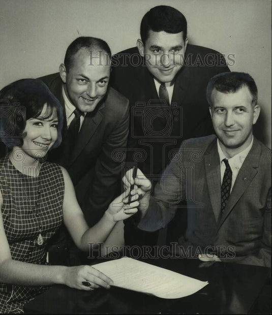 1968 Press Photo Tom Hooper & others of Birmingham AL Jaycees - abna44832 - Historic Images