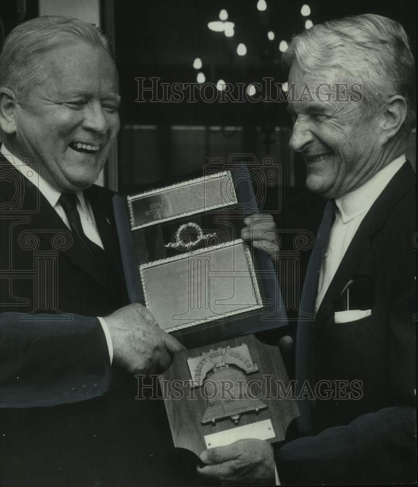 1968 Press Photo Richard J. Stockman honored at Samford Law Day, Alabama - Historic Images