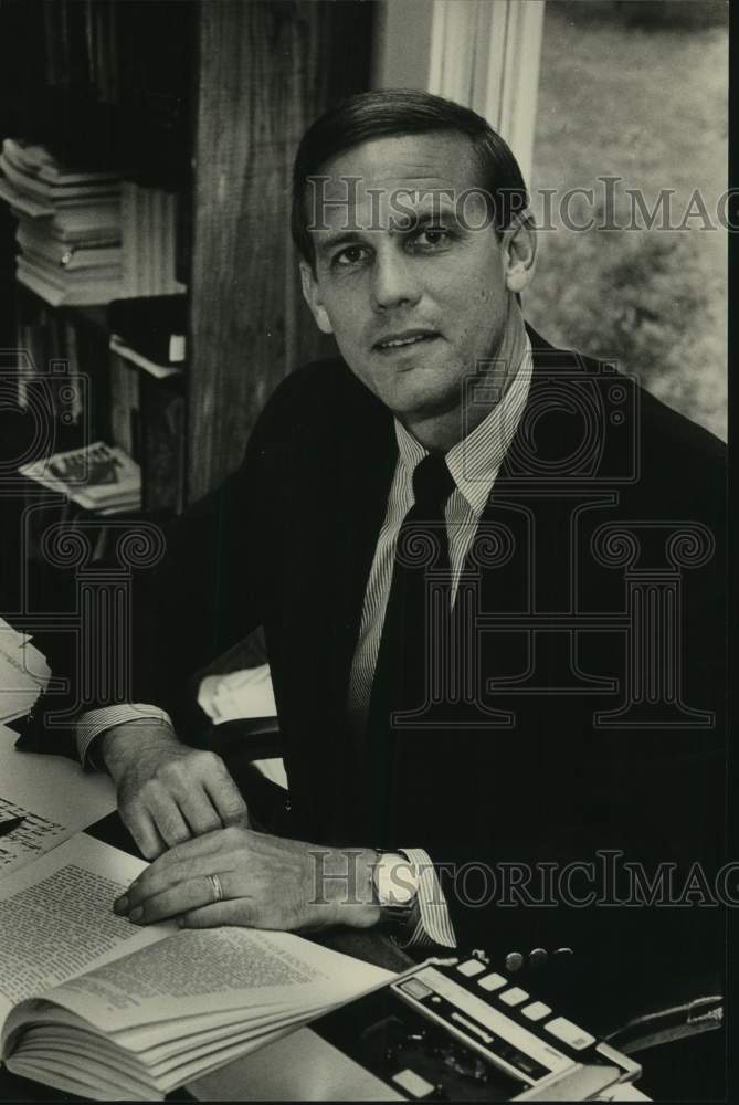 1984 Press Photo Craig Branch, Watchman Fellowship at his office - abna45018 - Historic Images