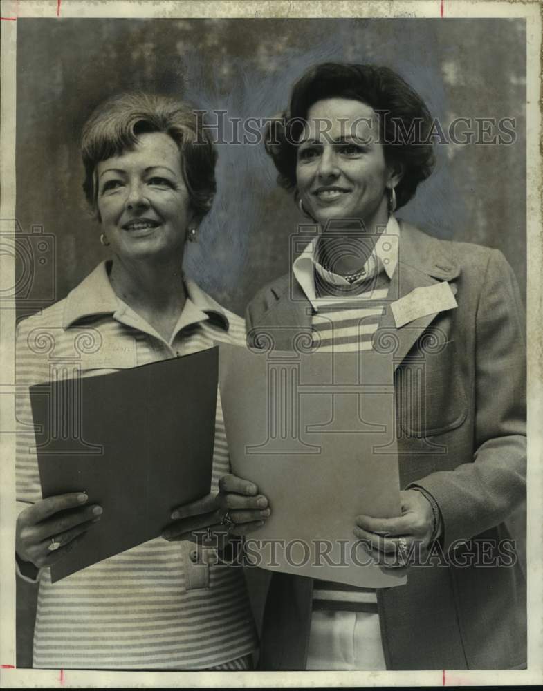 1977 Press Photo Club Members Mrs. Edwin Dixon, Mrs. John Bradford - abna45063 - Historic Images