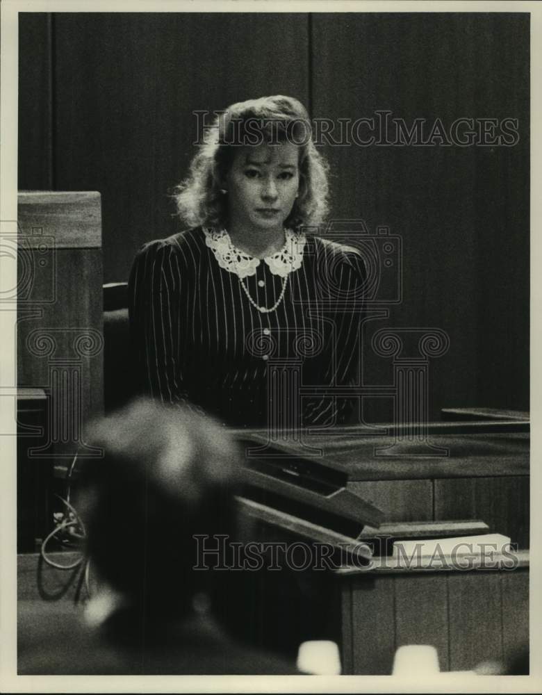 Press Photo Sister of Tom Bradley Watches His Sentencing Hearing - abna45072 - Historic Images