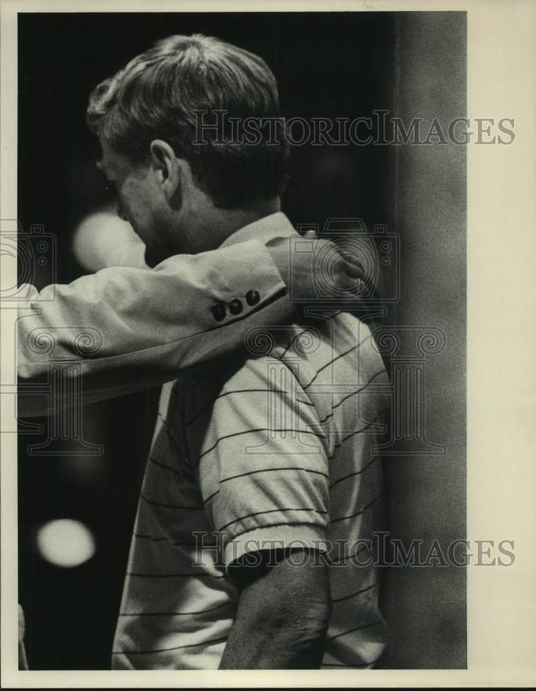 Press Photo Father of Tom Bradley at His Sentencing Hearing - abna45074 - Historic Images