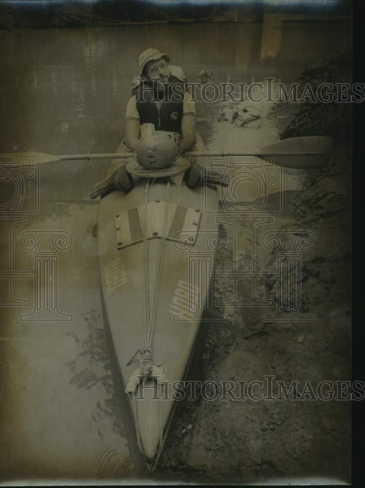 1975 Press Photo Ray DeGruchy's Kayak with Equipment to Travel 1,140 River Miles - Historic Images
