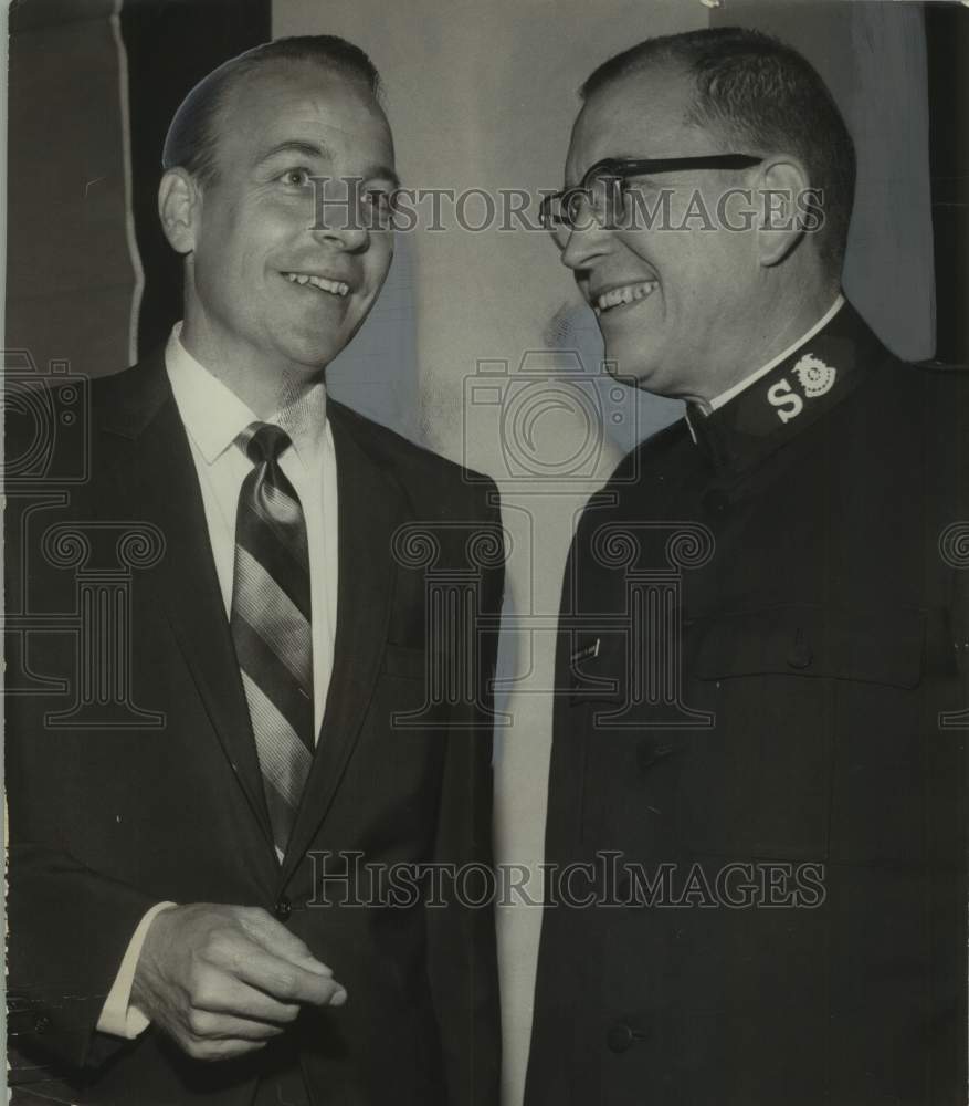 1968, Alabama Gov. Albert Brewer, SA Brig. F.M. Gaugh at dinner - Historic Images