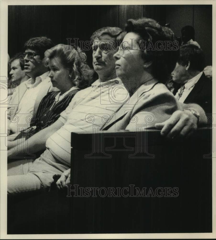 1988 Press Photo Family of Tommy Bradley in Court - abna45225 - Historic Images