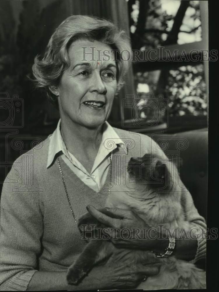 1981 Press Photo Ms. Houston Brice Holding her Cat Smokey - abna45228 - Historic Images